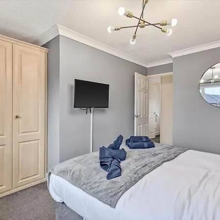 Stunning 2Br Home With Private Garden, Near Airport & Met Office Exeter Exterior photo
