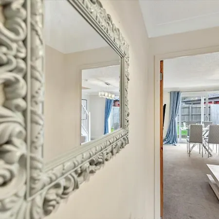 Stunning 2Br Home With Private Garden, Near Airport & Met Office Exeter Exterior photo