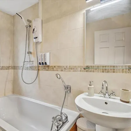 Stunning 2Br Home With Private Garden, Near Airport & Met Office Exeter Exterior photo
