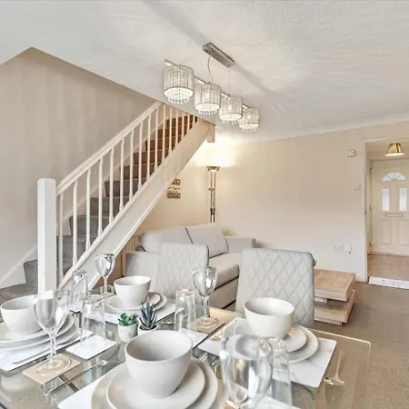 Stunning 2Br Home With Private Garden, Near Airport & Met Office Exeter Exterior photo